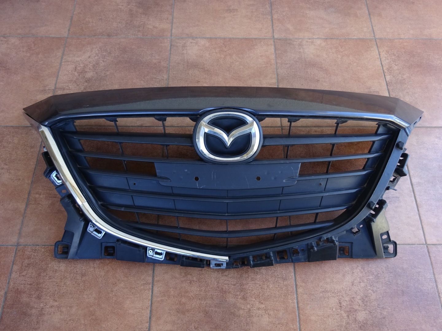 Mazda 3 BP Kühlergrill FRONTGRILL Kühlergitter BJS750712 - Thumbnail 1