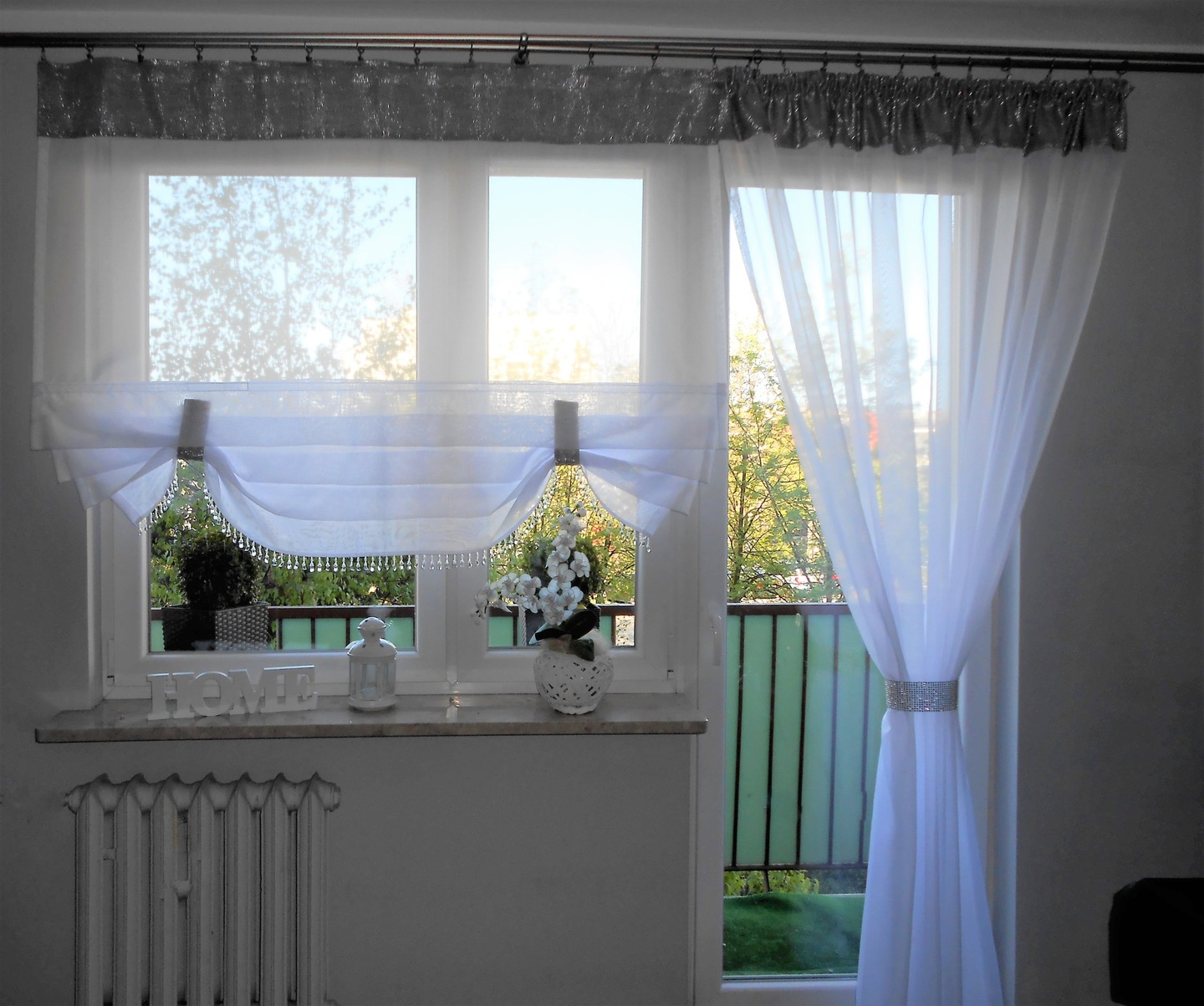 Шторы на кухонное окно с балконом