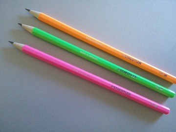 Карандаш с бархатным покрытием Wopex Neon Staedtler