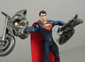 МОБИЛЬНАЯ ФИГУРА MATTEL SUPERMAN РАЗДЕЛЕННЫЙ ЦИКЛ