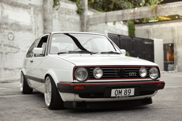 Уплотнитель переднего стекла VW Golf 2 / Jetta 2 Mk2