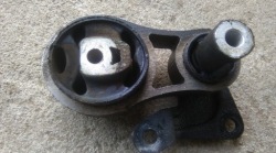 mazda 2 02-07 1.4 b подушка Двигателя