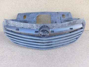 решетка радиатора opel VIVARO 2 II b 2014-