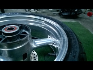 FELGA TYŁ POLEROWANA KAWASAKI ZX9R 00-03r 2001r