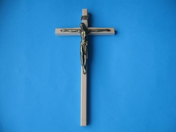 Krzyż drewniany jasny brąz na ścianę 24,5 cm