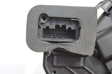 Направляющая дверной ручки Skoda с замком двери 5L0837885C