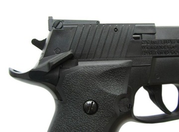 Wiatrówka Borner Z122 (SigSauer P226)+ZESTAW