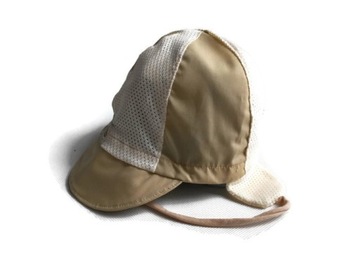 Czapka chłopięca beżowa bawełniana siatka wiązana z daszkiem 54-58 cm
