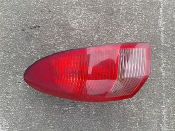 LAMPA PRAWA TYLNA ALFA ROMEO 147 3D LIFT