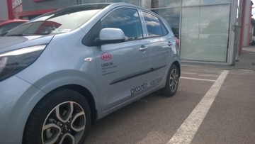 KIA PICANTO III с 2017 г.в. Боковые молдинги автомобиля