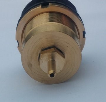 Системы смыва Geberit - Пилотный тип 10, пневматический, для 2 бачков, b