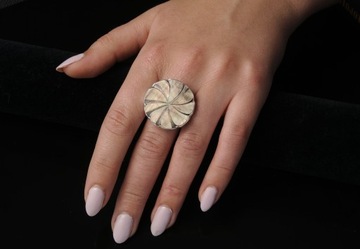 VERSIL pierścionek kwiat z masą perłową SREBRO 0,925