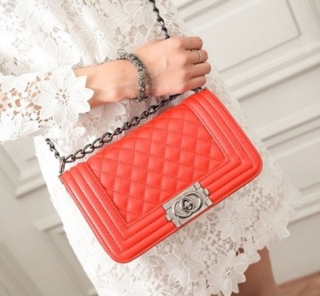 СТЕГАНАЯ СУМКА НА ЦЕПИ CHANEL ВЫСОКОГО КАЧЕСТВА!