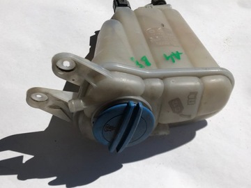 AUDI A4 A5 NÁDRŽ VYROVNÁVACÍ 8K0121403D