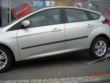 Ford FOCUS III с 2011 года - боковые молдинги автомобиля