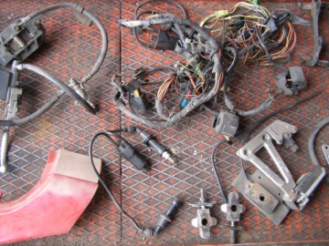 Детали двигателя Suzuki GSF 400 Bandit.