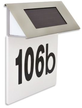 Номер дома, адрес солнечной таблички на стене.