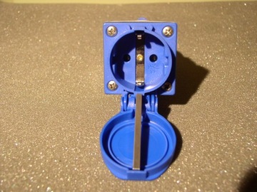 ADAPTER KEMPINGOWY 230V CEE / Schuko PRZEJŚCIÓWKA