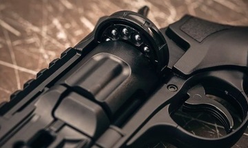 Револьвер Umarex Tornado 4,5 мм BB CO2 с пневматическим пистолетом