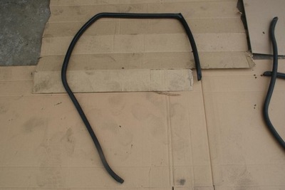 Права прокладка двері задня задня volvo v40 95-04 фото №1