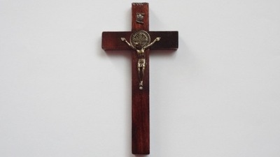 Krzyż benedyktyński do powieszenia na ścianę