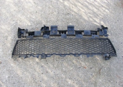 Dacia sandero ii 2 решётка средняя бампера перед фото №1