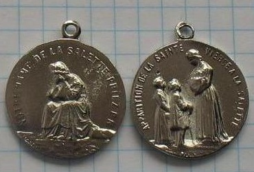 medalik Matka Boża z La Salette Płacząca