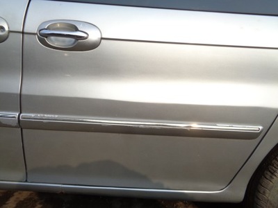 Молдинг дверна ліва задня kia sedona i carnival c5 фото №1