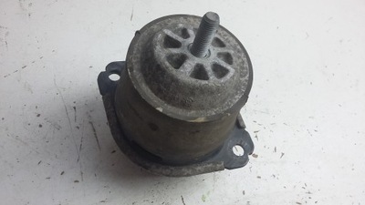 Подушка двигуна vw touareg 7l 7l8199131a фото №1
