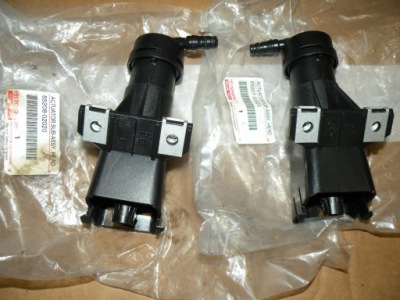 Corolla verso 04-09 омивач правий фото №1