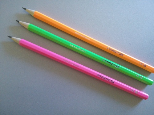 Карандаш с бархатным покрытием Wopex Neon Staedtler