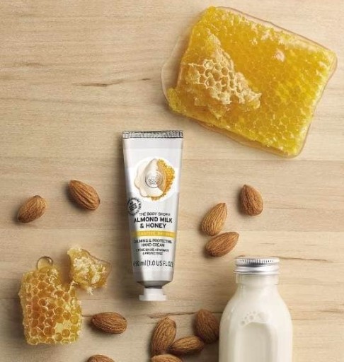 THE BODY SHOP Крем для рук «Миндальное молоко» КРЕМ ДЛЯ РУК «МИНДАЛЬНОЕ МОЛОКО И МЕД»