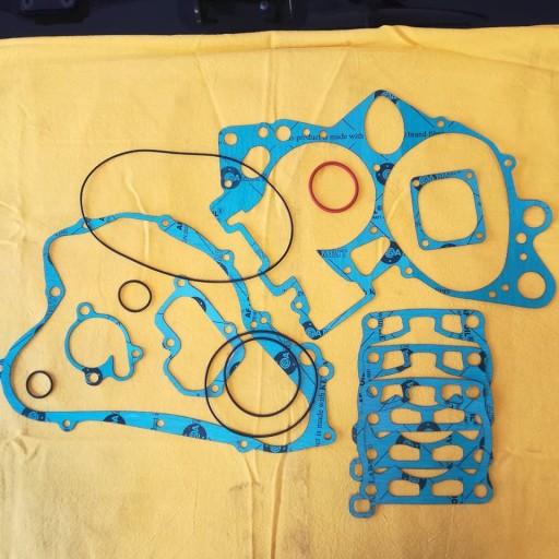 USZCZELKI SILNIKA SUZUKI RM 125 92-96R.