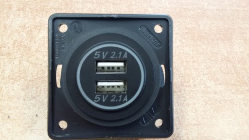 Gniazdo ładowarka USB 5V 2x2,1A system BERKER