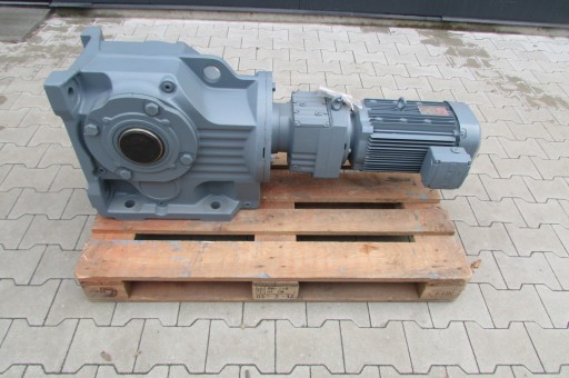 NOWY Motoreduktor SEW KA107B 5,5 kw 5,8 obr/min