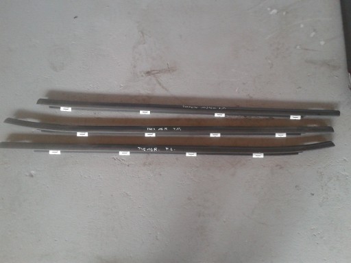 HYUNDAI TUCSON II 2015-ПОДОКОННИК