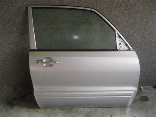 door Mitsubishi Pajero 03r 3 door right