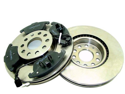 004784 024770 - = Диски + колодки спереду A3 GOLF V VII PASSAT B6 B7=