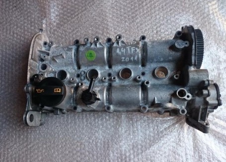 AUDI A1 A3 Q3 1.4 TFSI крышка клапана 04E103475P