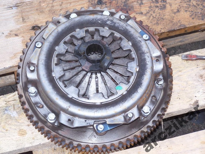 CLUTCH SET DACIA LOGAN SANDERO 1.4 8V MPI photo 2 - milautoparts-fr.ukrlive.com