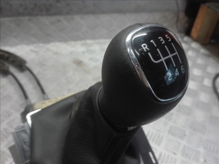 OCTAVIA III MÉCANISME CHANGEMENTS VITESSE 5Q0711061