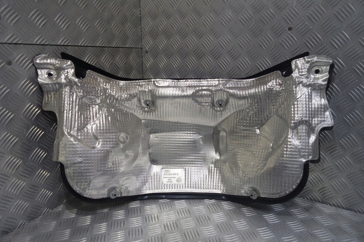 AUDI A8 D5 4N PROTECTION PANELS GRODZIOWEJ 4N0825621E photo 2 - milautoparts-fr.ukrlive.com