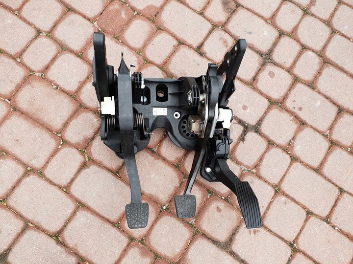 PEDALS PEDAL OPEL ASTRA K V 39117366 photo 1 - milautoparts-fr.ukrlive.com