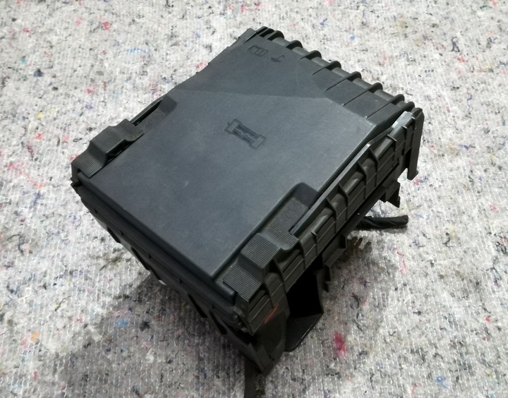 Блок предохранителей passat b6 3c0937125, Цена