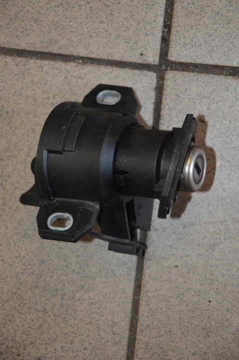 Bmw e92 335i замок крышки багажника сердцевина 5124. 7167321, Цена