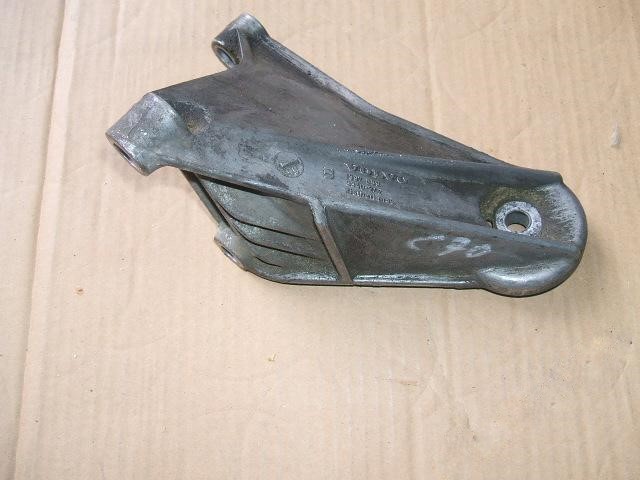 Volvo c70 s70 v70 кронштейн подушка коробки 1397889, Ціна