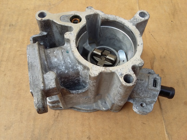 фото №1, Vw audi 1.8 2.0 tfsi вакуум насос 06j145100f