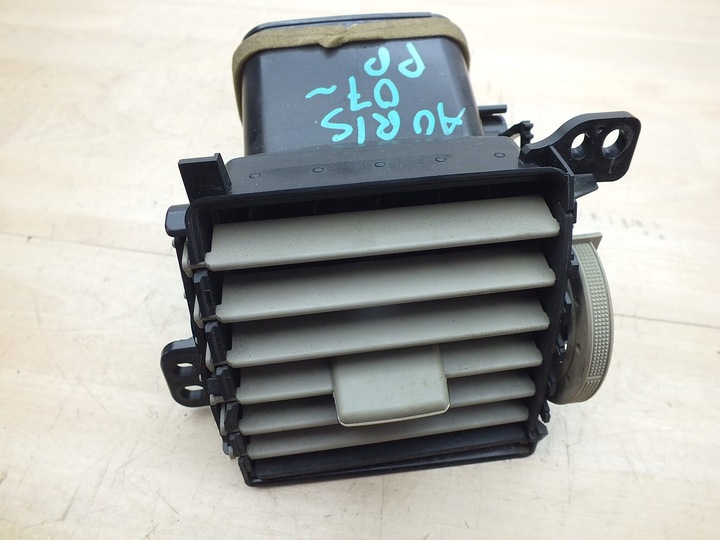 фото №1, Toyota auris i решётка воздуховод левая правая перед комплект