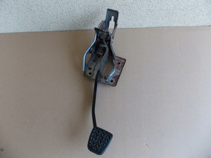 фото №1, Toyota avensis t25 03- 2.0 d4d педаль гальма