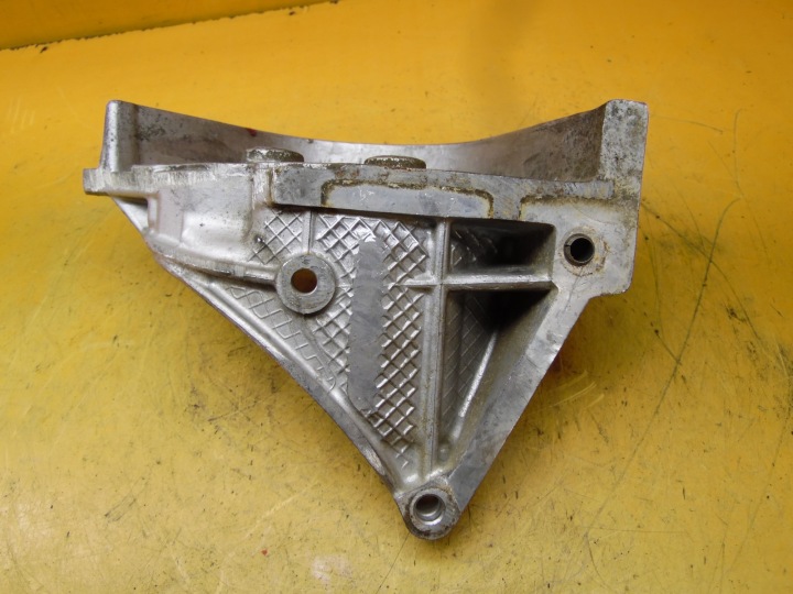 фото №5, Кронштейн насоса впрыскивающая citroen c8 2.0 hdi 96389217